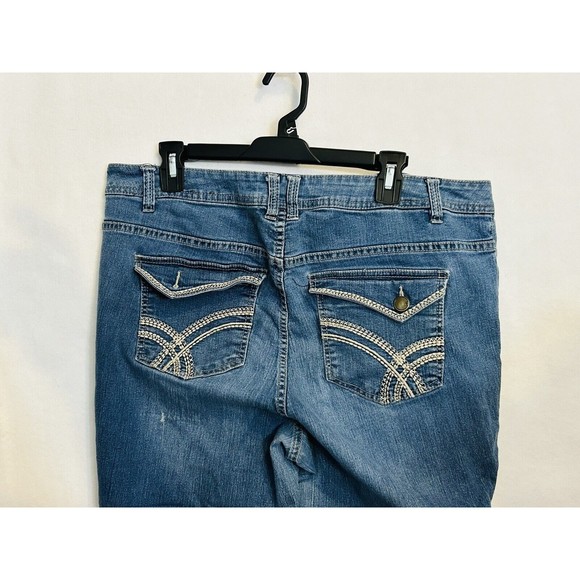 Lane Bryant Avenue Womens Capri Jeans Size 18 Light Blue Wash Embellished Pocket - Picture 5 of 10
